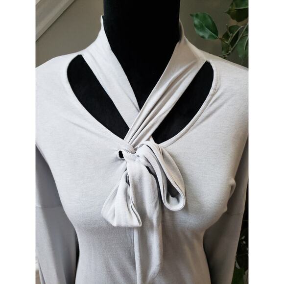 DG2 Diane Gilman Blouse XL Light Gray Tie Neck Long Sleeve Keyhole Front Top - Picture 3 of 13